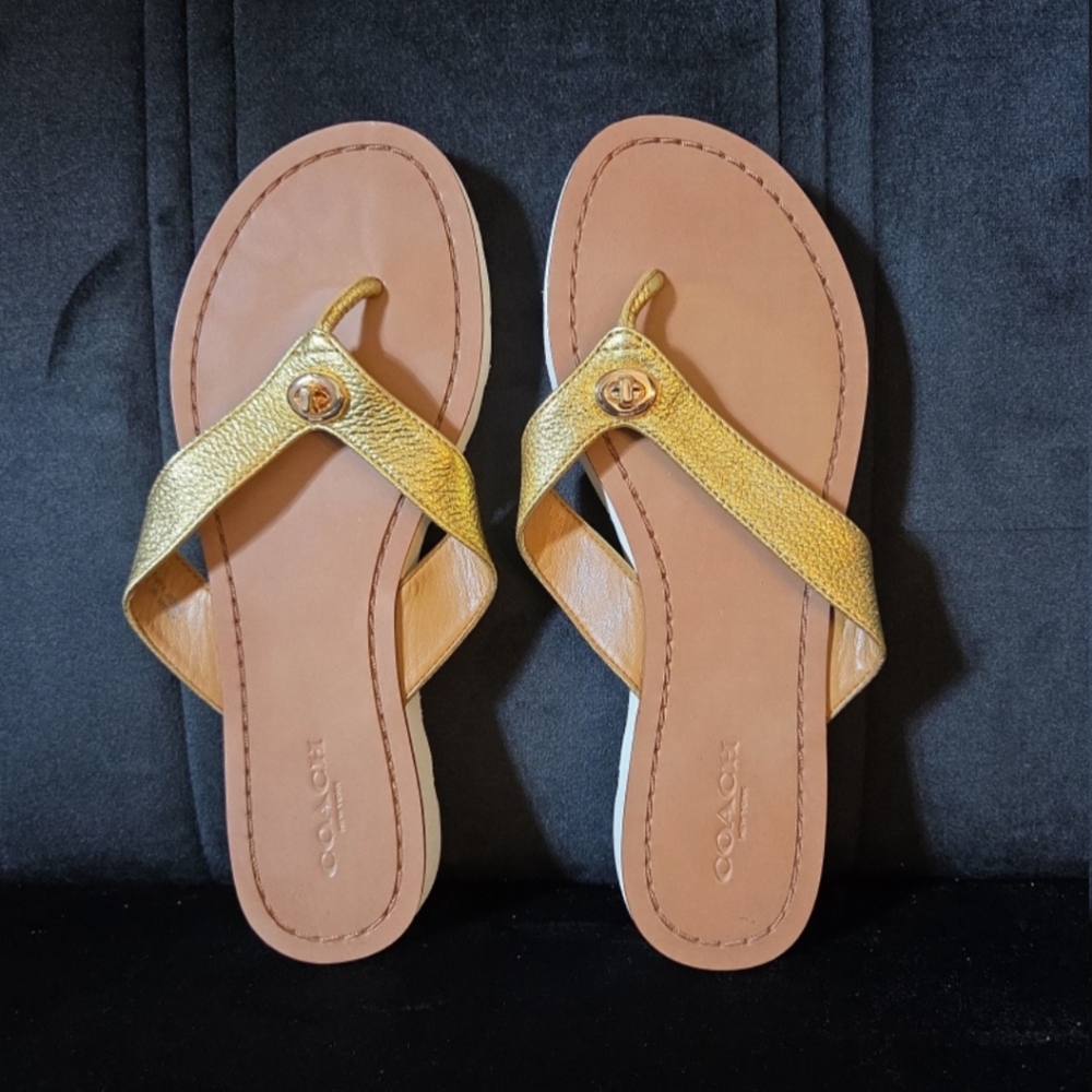 COACH Shelly Gold Leather Turn Key Flip Flops Size 5.5
